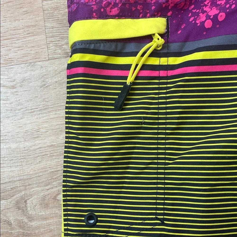 Wave Zone Men’s Striped Swim Shorts Large Vibrant Beach Trunks